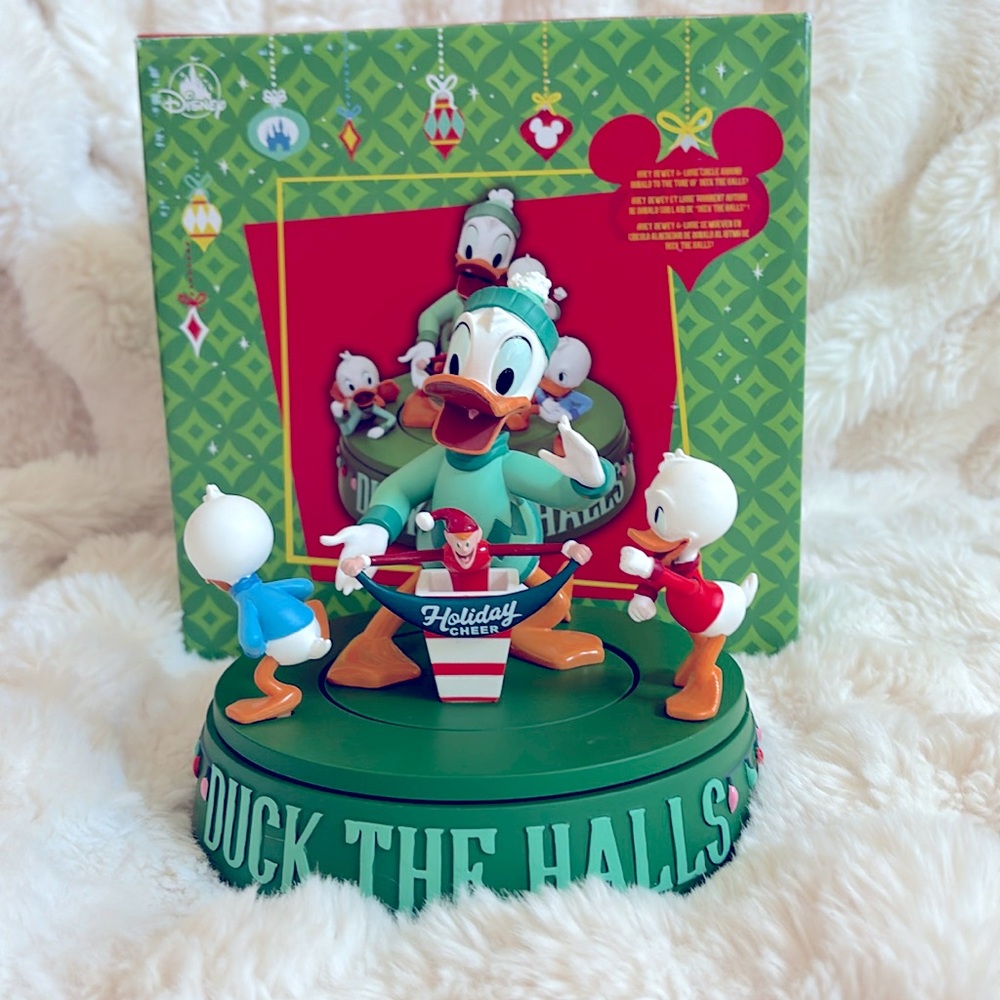 Disney Holiday Donald Duck and Nephews Musical Holiday Figure BNWT